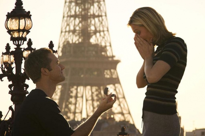 How to Select the Best Engagement Ring 3 169525-850x566-paris-proposal