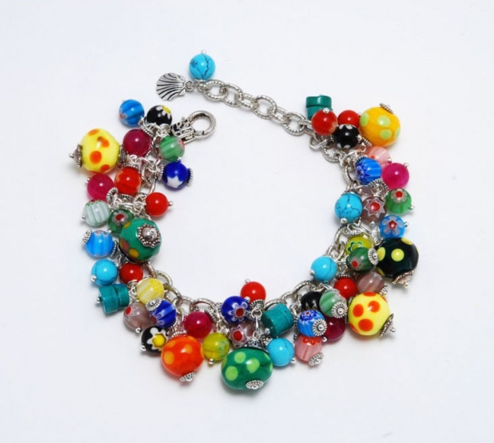 32 Glass Beads for Creating Romantic & Fashionable Jewelry Pieces