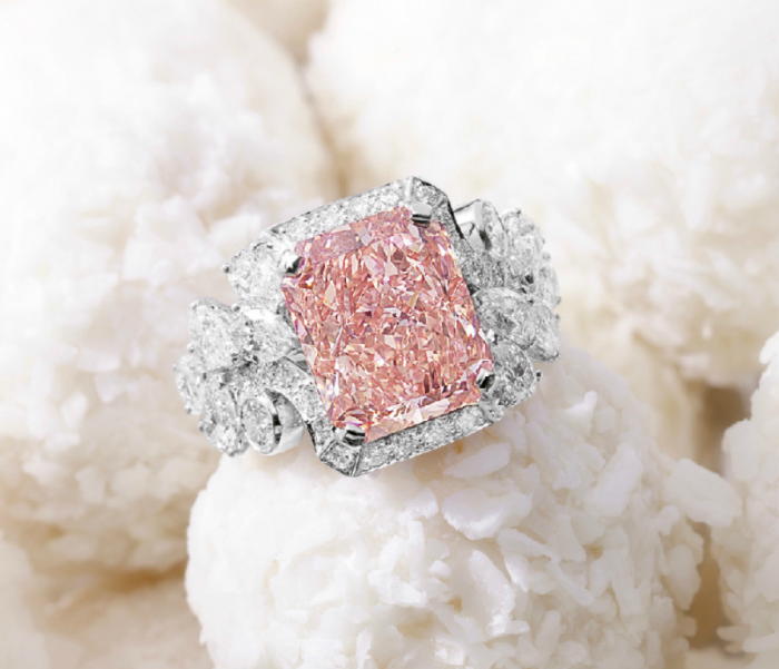 6.43 carats vivid pink diamond ring