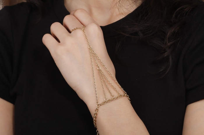 20+ Hottest Christmas Jewelry Trends 22 802122975-004