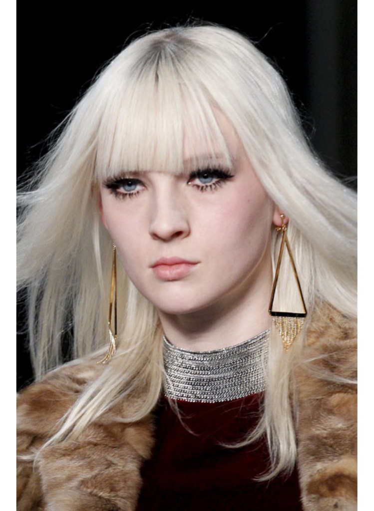 Gold-triangles-at-Saint-Laurent1 20+ Hottest Christmas Jewelry Trends 2020