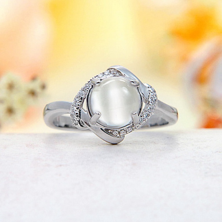 Moonstone-Rings-for-Women_12 Moonstone Jewelry Offers You Fashionable Look & Healing properties