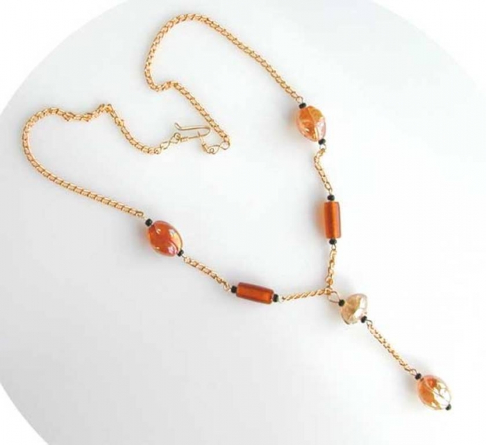 Glass Beads for Creating Romantic & Fashionable Jewelry Pieces 25 amberchain-lw