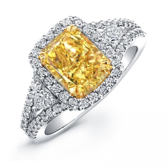 cushion_cut_engagement_rings_yellow_gold_18k_white_and_yellow_gold_cushion_cut_fancy_yellow_diamond