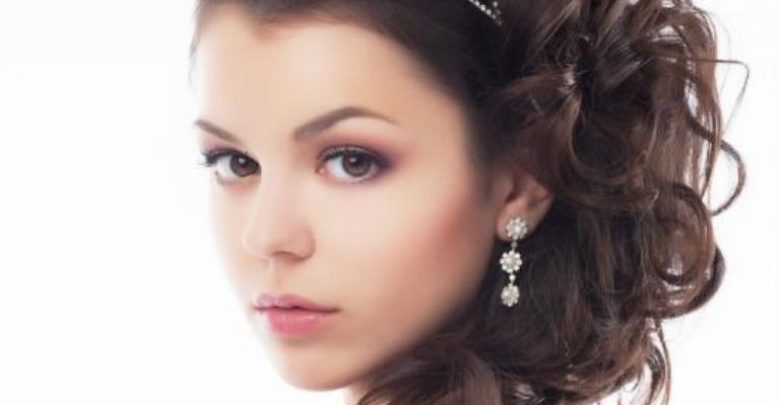cute half up half down wedding hairstyle with headband “Wedding Headbands” The Best Choice for Brides, Why?! - Jewelry Fashion 11