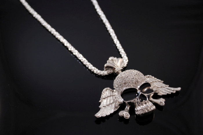 Hip Hop Jewelry to Attract More Attention 7 m33_crystal_skull_hip_hop_necklace_1
