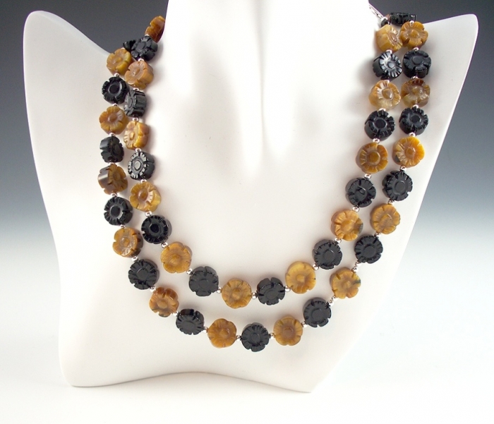 onyx-and-tiger-eye-flower-necklace-1 Tiger Eye Jewelry & Its Unusual Properties