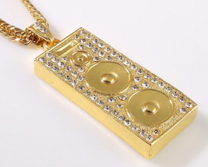 Hip Hop Jewelry to Attract More Attention 27 sw9024-pendentif-bling-bling-enceinte-or-02