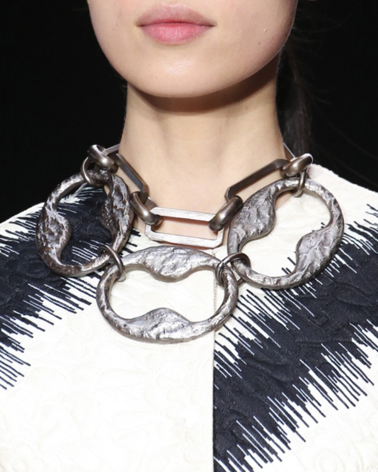 20+ Hottest Christmas Jewelry Trends 29 tendances_bijoux_fashion_week_automne_hiver_2014_2015_giambattista_valli_364470377_north_545x