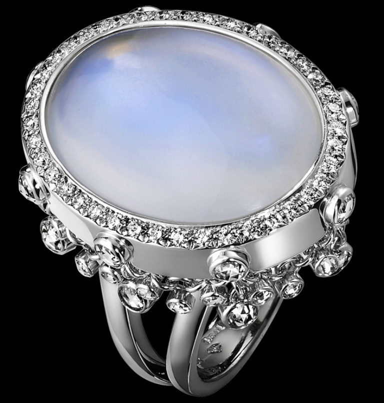 v2 Moonstone Jewelry Offers You Fashionable Look & Healing properties