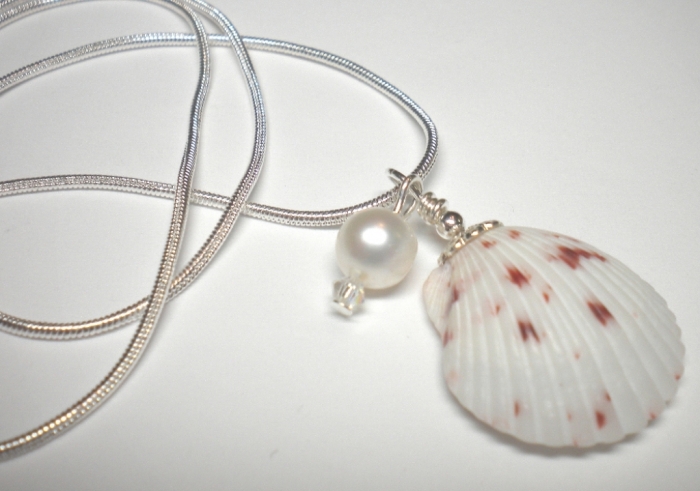 Seashell Jewelry as a Natural Gift 8 valentine seashell necklace9