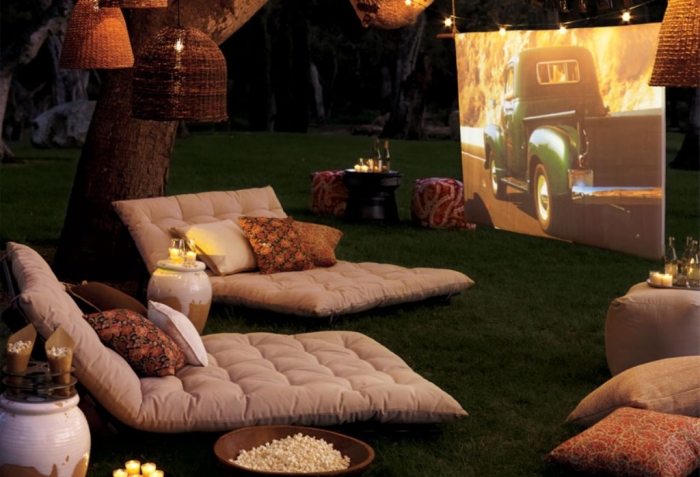 Best 10 Labor Day Ideas for Family 14 outdoor_movie_01