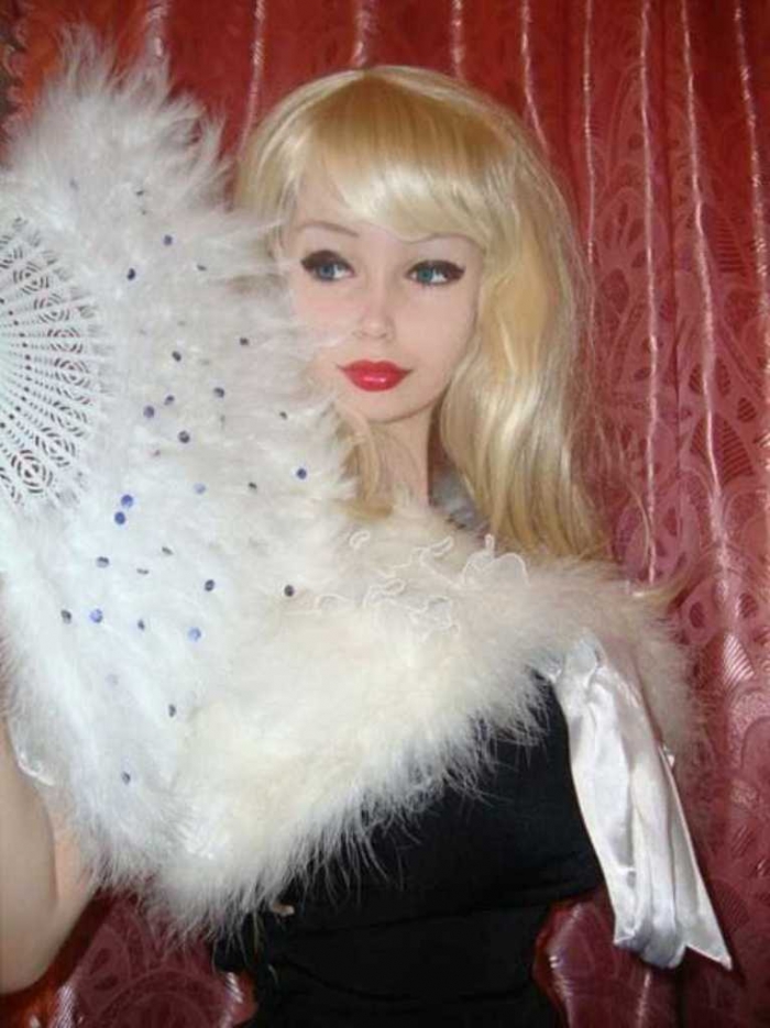 18 Newest & Youngest Barbie Girls in The World 4 hKqrfBY