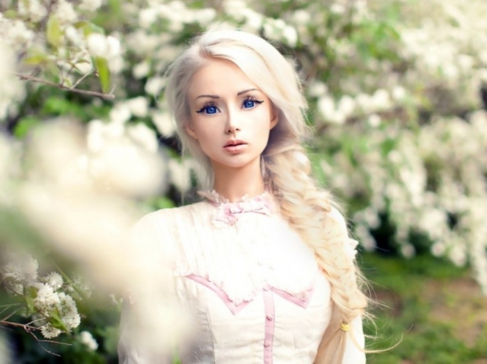 18 Newest & Youngest Barbie Girls in The World 18 valeria-lukyanova-featured-documentary-film-my-life-online-space-barbie