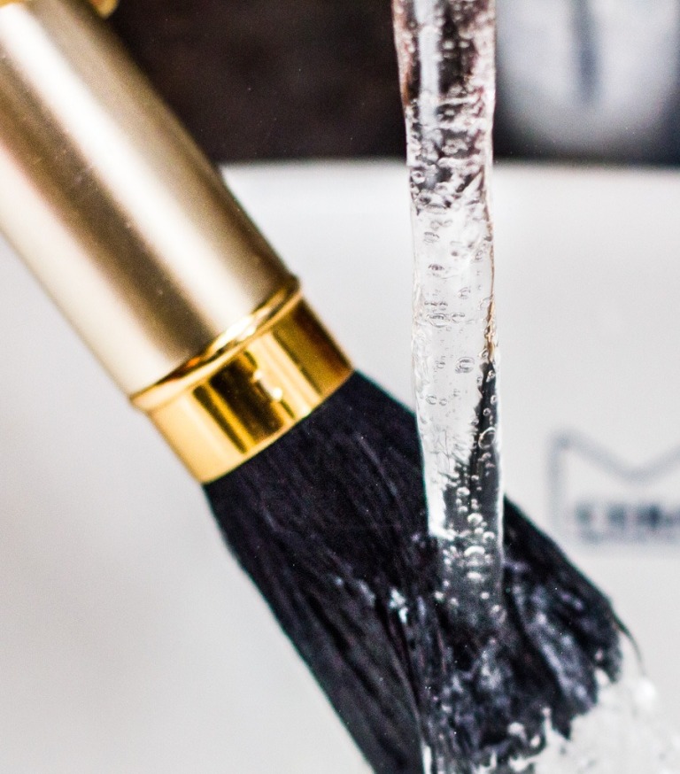 How Can I Clean My Make-up Brushes? 2 How Can I Clean My Make-up Brushes (1)