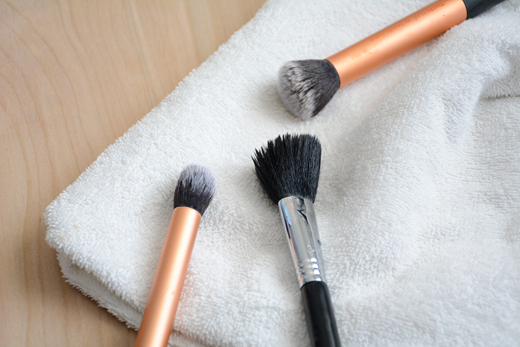 How Can I Clean My Make-up Brushes? 12 How Can I Clean My Make-up Brushes (11)