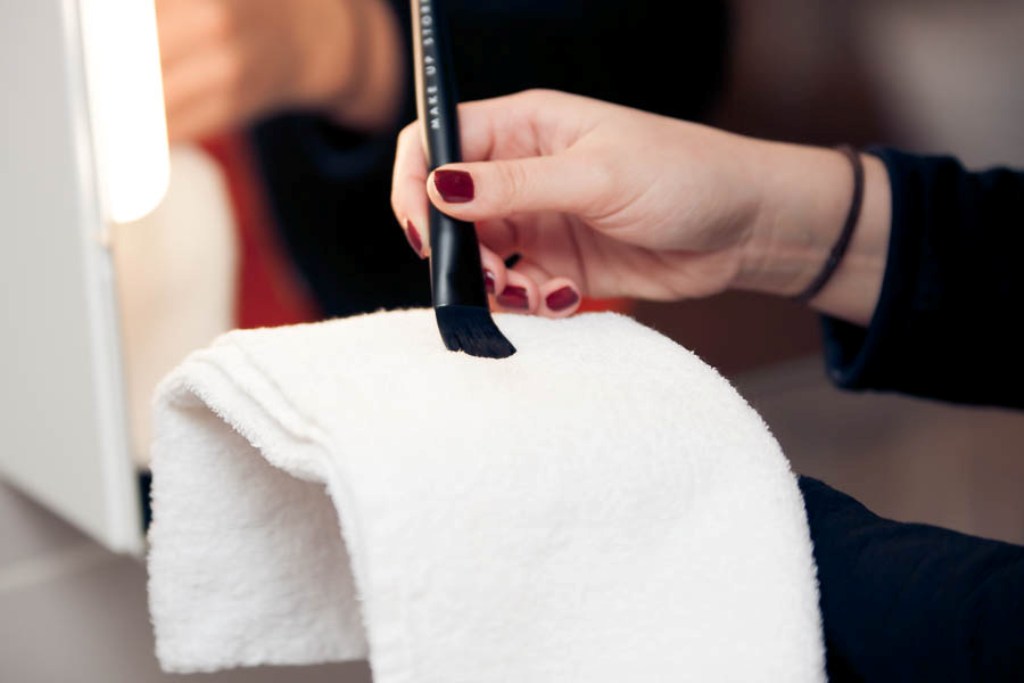 How Can I Clean My Make-up Brushes? 15 How Can I Clean My Make-up Brushes (14)
