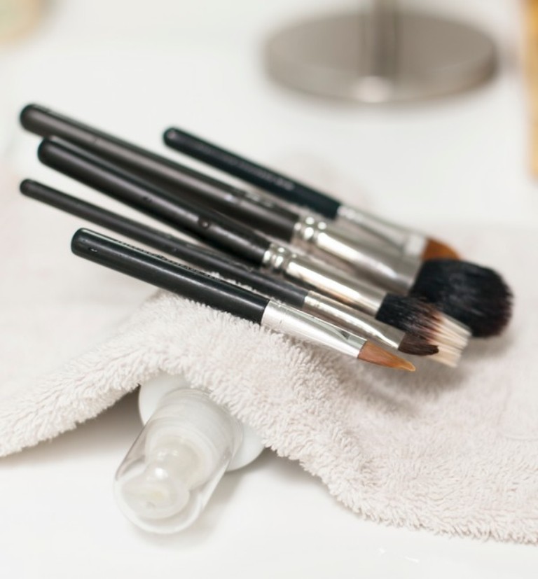 How Can I Clean My Make-up Brushes (16)
