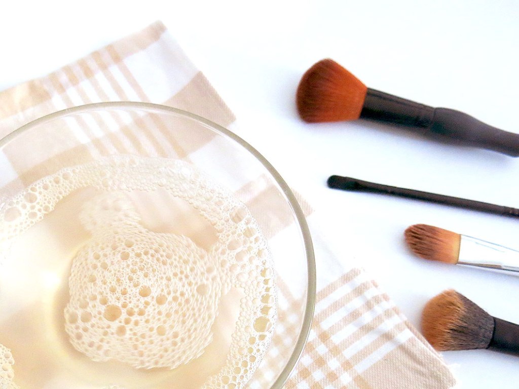 How Can I Clean My Make-up Brushes? 4 How Can I Clean My Make-up Brushes (3)