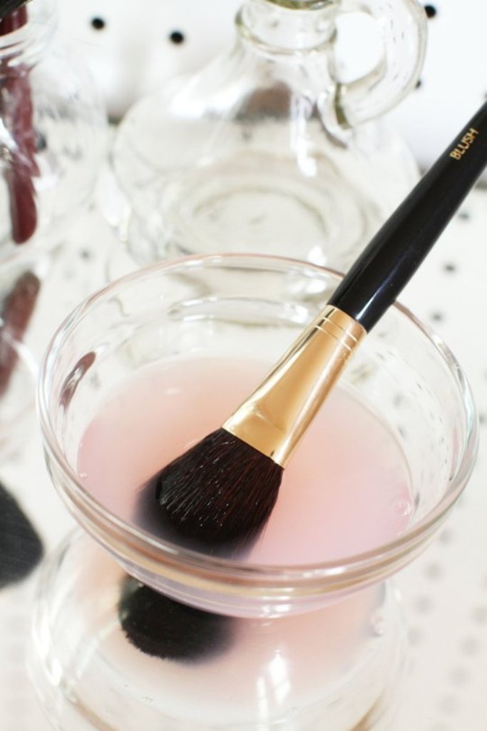 How Can I Clean My Make-up Brushes (5)