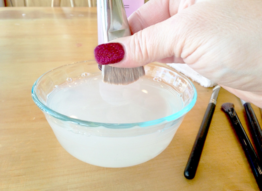 How Can I Clean My Make-up Brushes? 8 How Can I Clean My Make-up Brushes (7)