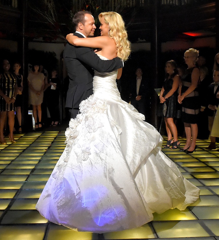 Top 10 Celebrity Weddings 5 Jenny McCarthy and Donnie Wahlberg2