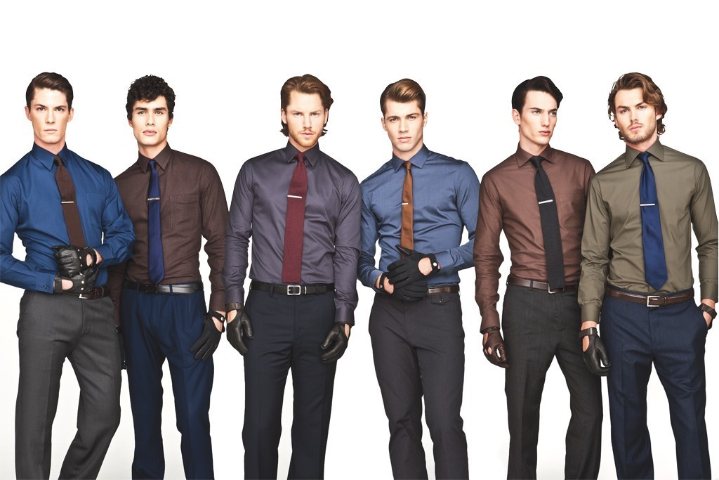 Правильно выбрать рубашку. Сочетания цветов в одежде мужской. Рубашка с галстуком. Галстук к коричневой рубашке. Сочетание костюма и рубашки.