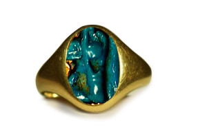 Ancient-Egyptian-Gold-Ring-with-Faience-Eye-of-Horus-Amulet