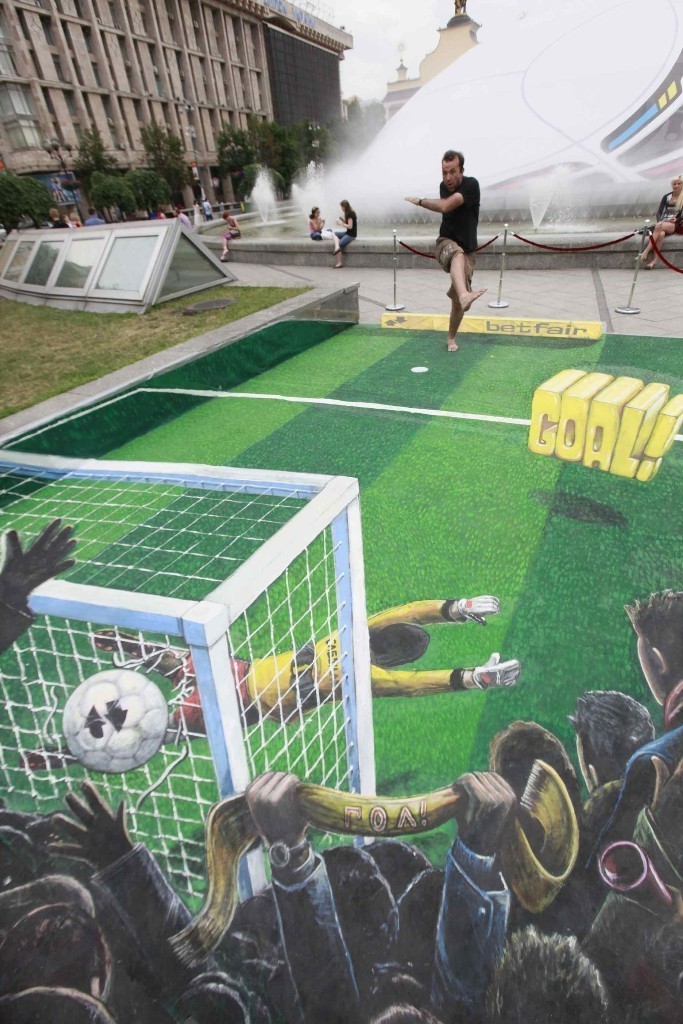 40 Most Fascinating 3D Chalk Art Drawings 25 3D Chalk Art Drawings (23)