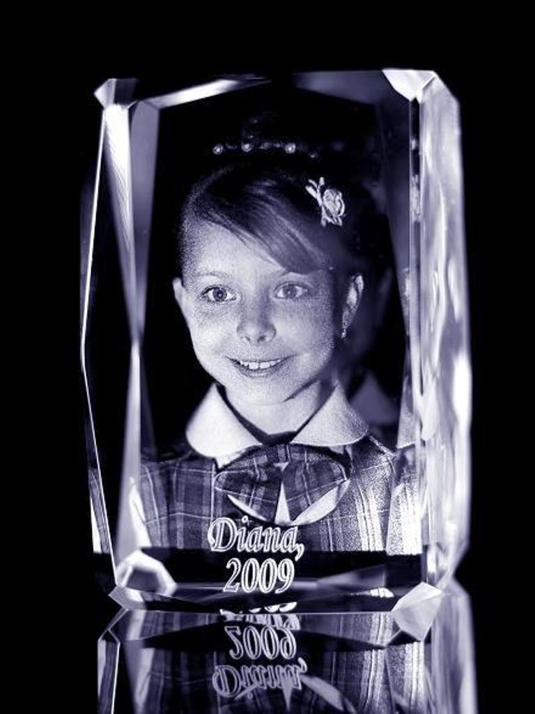 3D Portraits in Glass (14)