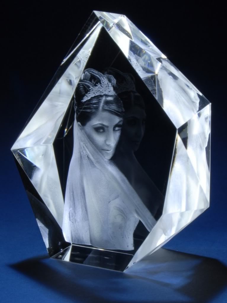 49 Most Fabulous 3D Portraits in Glass 22 3D Portraits in Glass (20)