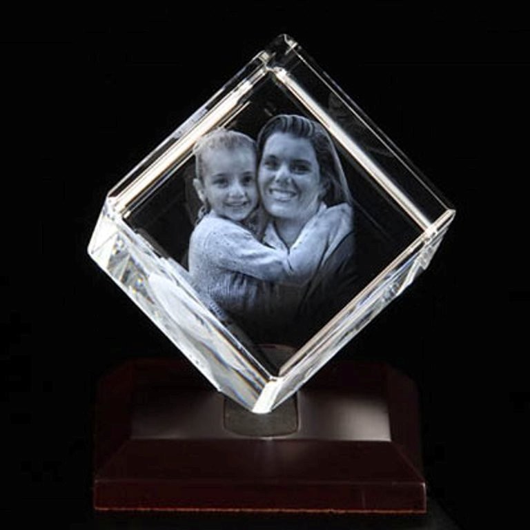 49 Most Fabulous 3D Portraits in Glass 29 3D Portraits in Glass (27)