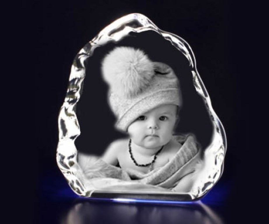 49 Most Fabulous 3D Portraits in Glass 35 3D Portraits in Glass (33)