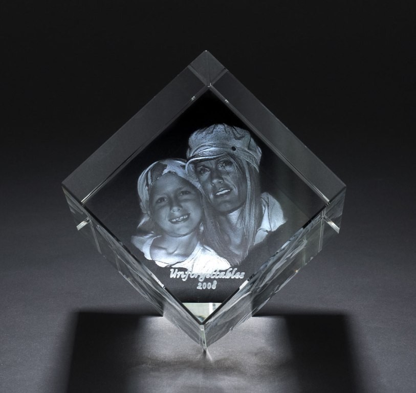 49 Most Fabulous 3D Portraits in Glass 44 3D Portraits in Glass (42)