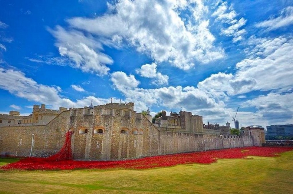 888246-Breathtaking-Poppies-Make-the-Tower-of-London-More-Stunning-110 888,246 Breathtaking Poppies Make the Tower of London More Stunning