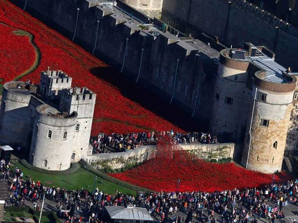 888246-Breathtaking-Poppies-Make-the-Tower-of-London-More-Stunning-161 888,246 Breathtaking Poppies Make the Tower of London More Stunning