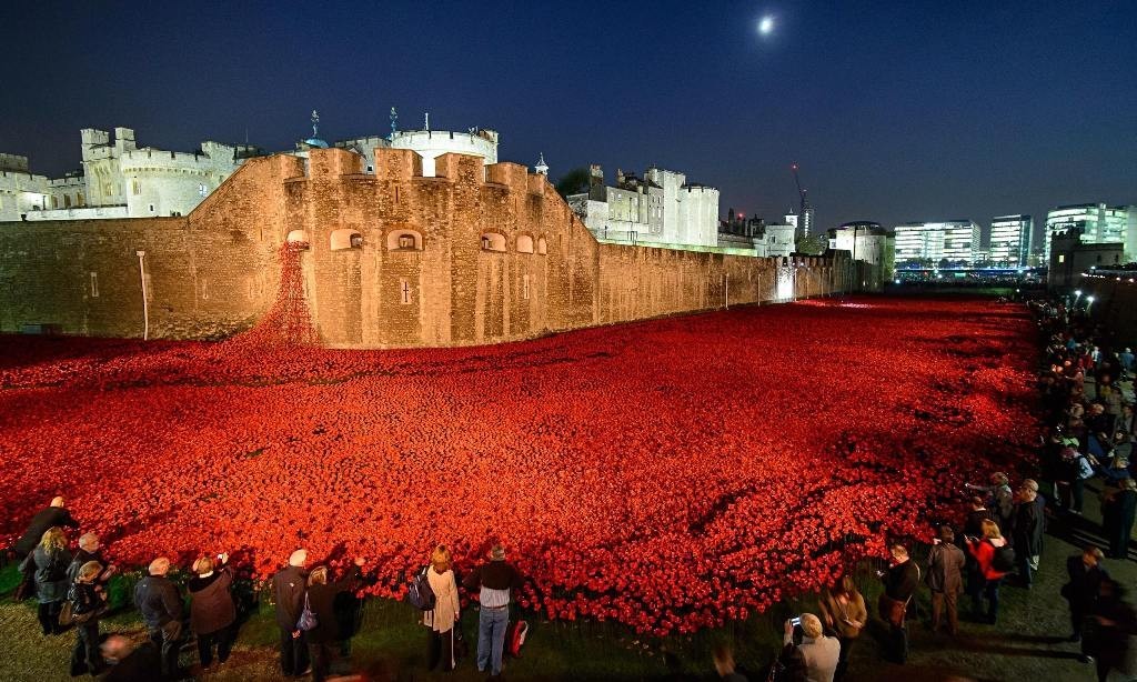 888246-Breathtaking-Poppies-Make-the-Tower-of-London-More-Stunning-191 888,246 Breathtaking Poppies Make the Tower of London More Stunning