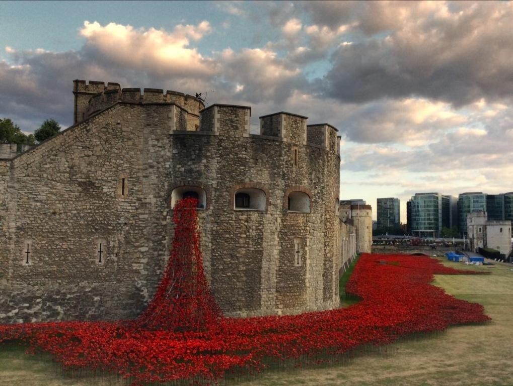 888246-Breathtaking-Poppies-Make-the-Tower-of-London-More-Stunning-41 888,246 Breathtaking Poppies Make the Tower of London More Stunning