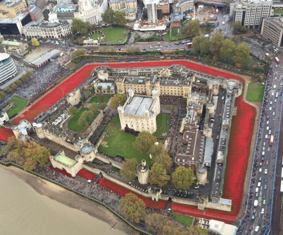 888,246 Breathtaking Poppies Make the Tower of London More Stunning