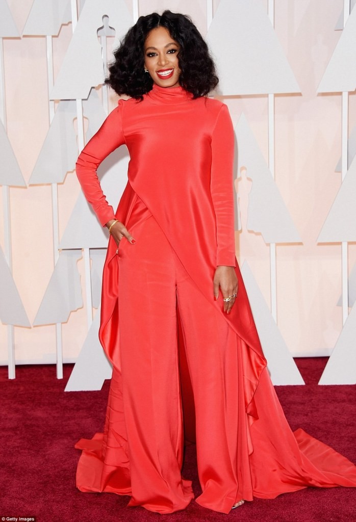 Solange Knowles curly hairstyle