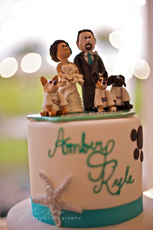 custom-cake-topper-sculpture-clay-bride-groom-dogs Top 10 Most Unique and Funny Wedding Cake Toppers 2019