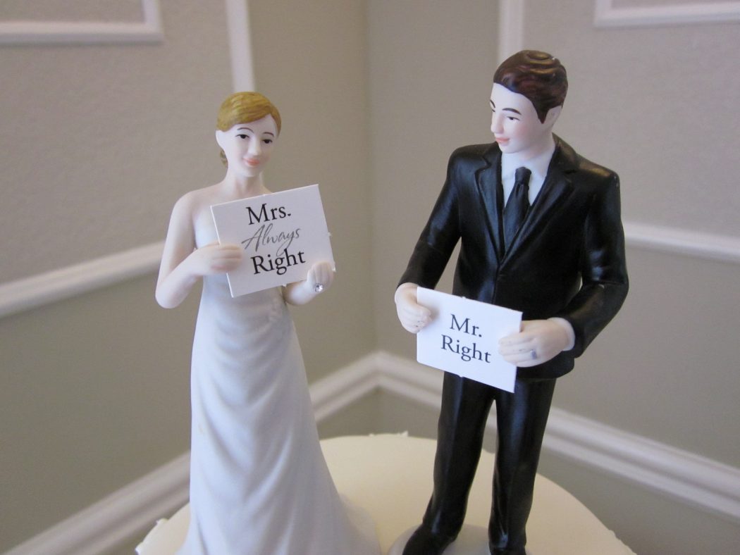 fun-wedding-cake-toppers Top 10 Most Unique and Funny Wedding Cake Toppers 2019