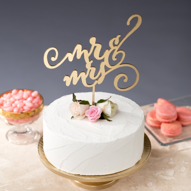 mr-and-mrs-cake-topper Top 10 Most Unique and Funny Wedding Cake Toppers 2019
