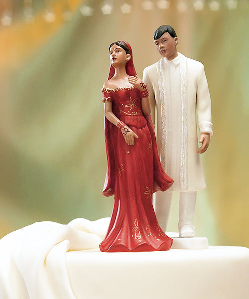 traditional-indian-wedding-star-cake-topper-cake-picture-ideas Top 10 Most Unique and Funny Wedding Cake Toppers 2019