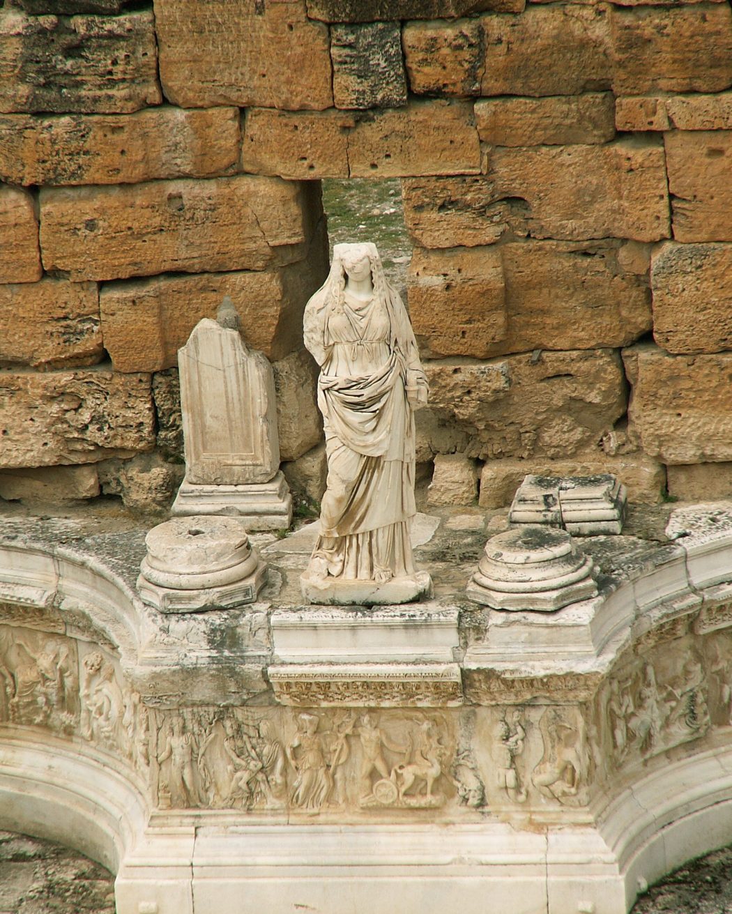 0094-Pamukkale-Hierapolis-Theatre-Statue Top 10 Most Ancient Ruins in Turkey