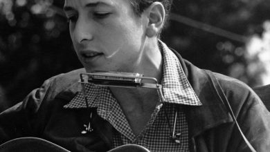 Joan Baez Bob Dylan crop Everyone Loves These 10 Musicians - 8