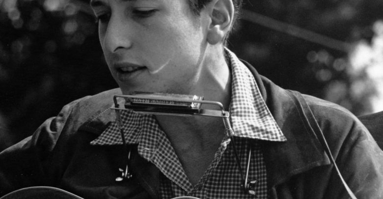 Joan Baez Bob Dylan crop Everyone Loves These 10 Musicians - 1
