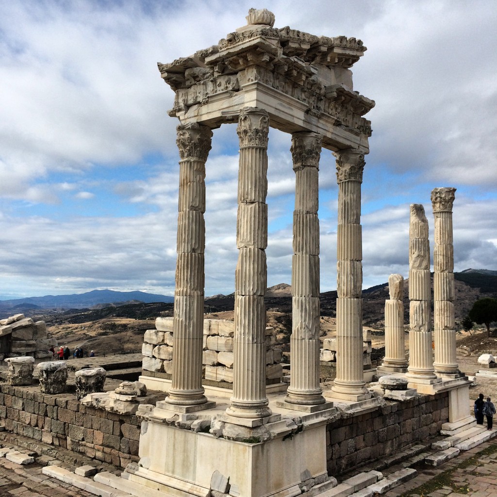 Pergamon.jpg00 Top 10 Most Ancient Ruins in Turkey