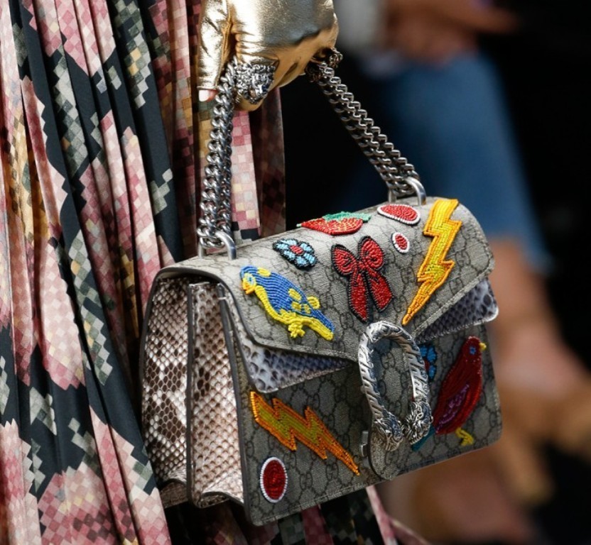 chains-13 75 Hottest Handbag Trends for Women in 2020
