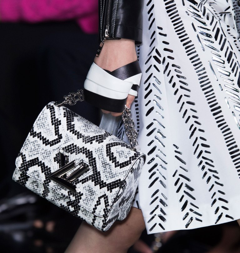 chains-14 75 Hottest Handbag Trends for Women in 2020